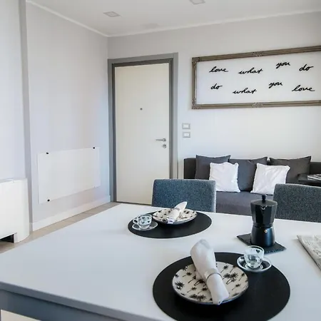 Spacious Joivy Apt In Stunning * קומו