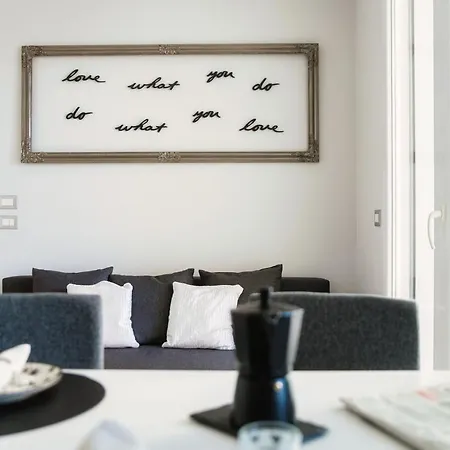 Spacious Joivy Apt In Stunning דירה