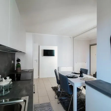 Spacious Joivy Apt In Stunning * קומו
